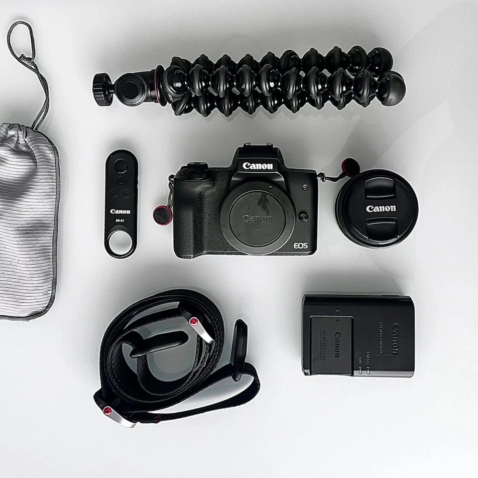Canon M50 Mirrorless Camera Bundle with Lens and Accessories - photo 2