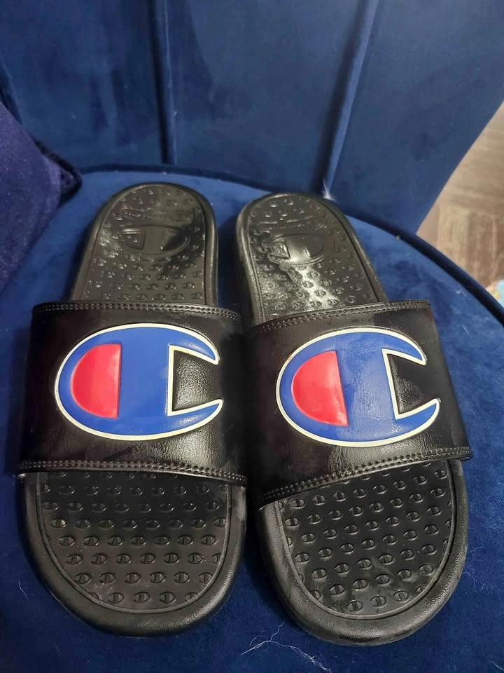 BUNDLE OF SHOES