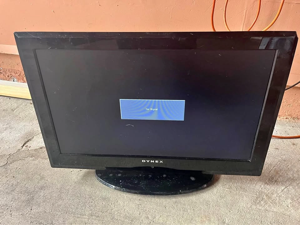 Dynex 26 inch LCD TV 720p