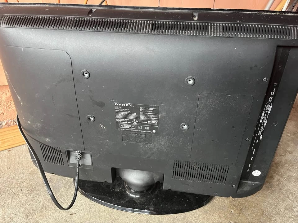 Dynex 26 inch LCD TV 720p - photo 2