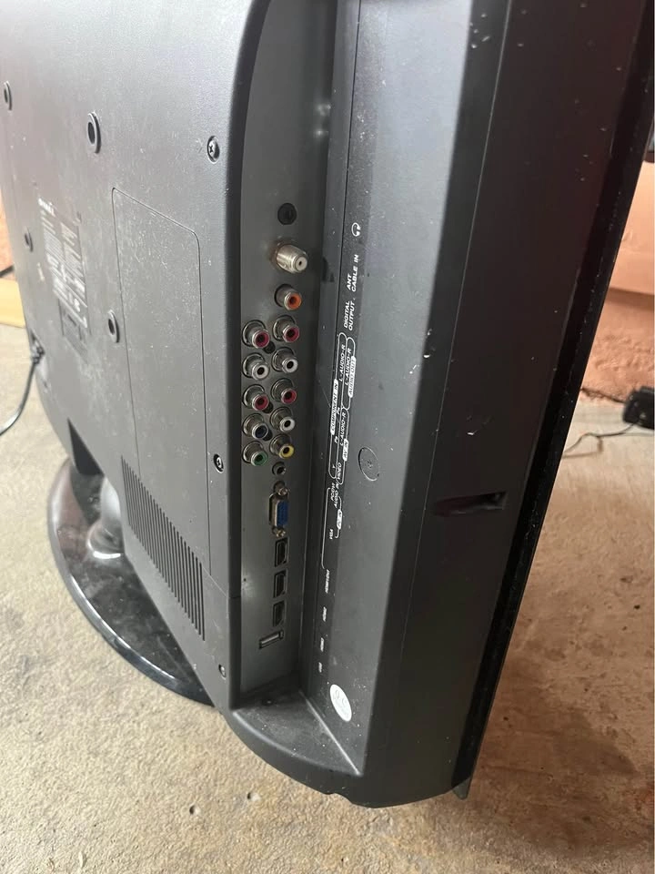 Dynex 26 inch LCD TV 720p - photo 3