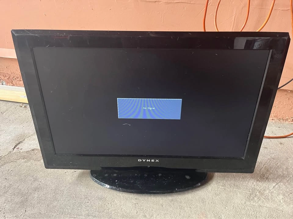 Dynex 26 inch LCD TV 720p - photo 5