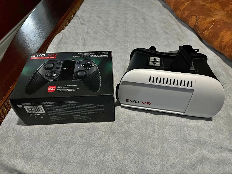 EVO Next Virtual Reality Headset + EVO Controller