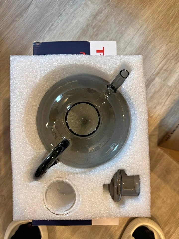 Glass teapot