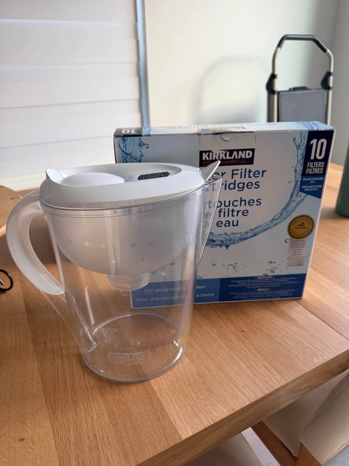 Kirkland water filter pitcher - photo 2