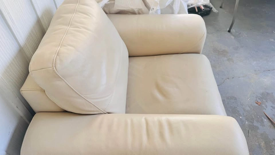 Comfortable White Leather Armchair from Moe’s Furniture - photo 2