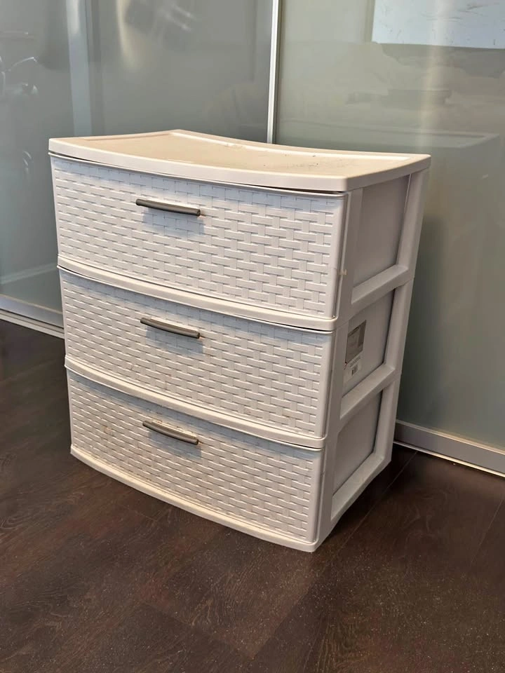 Bedside/medium plastic drawers