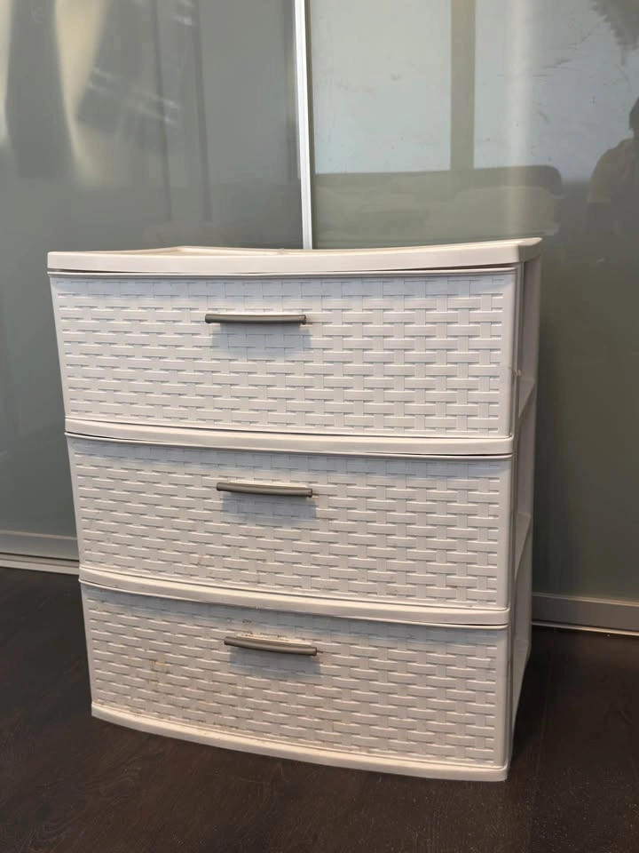 Bedside/medium plastic drawers - photo 2