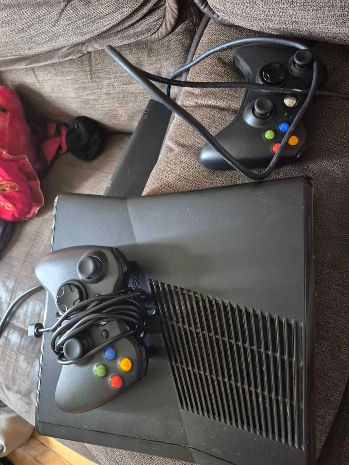 Xbox 360 S - photo 2