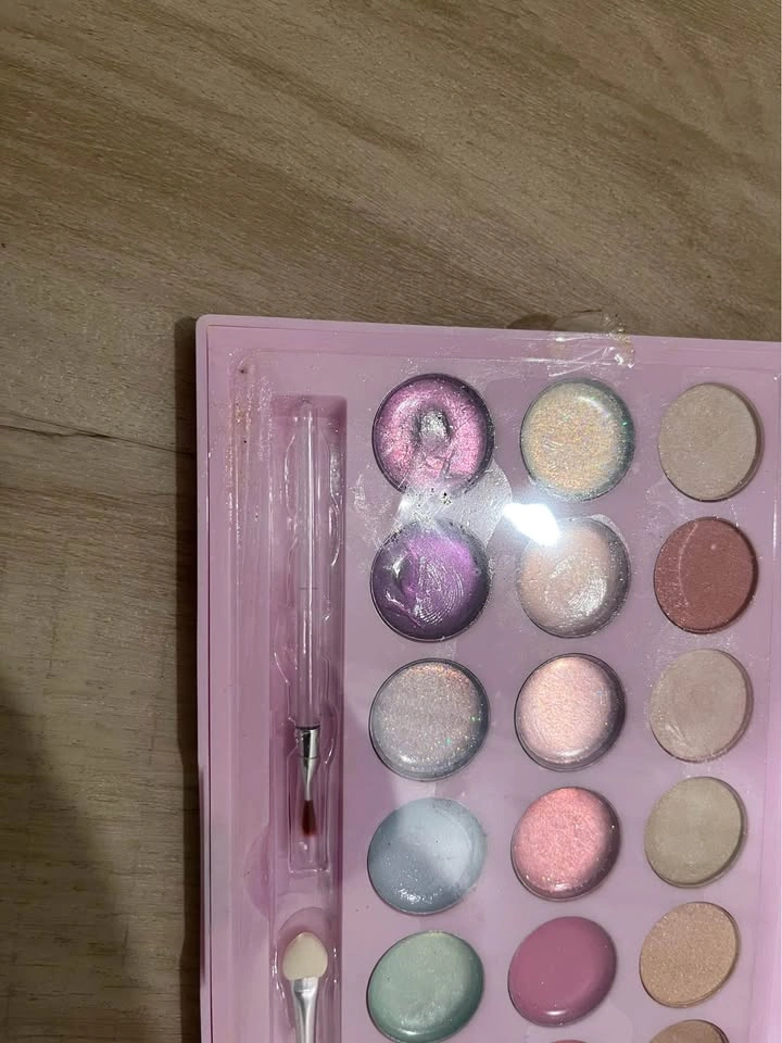 Claire’s Children’s Makeup Pallet - photo 4