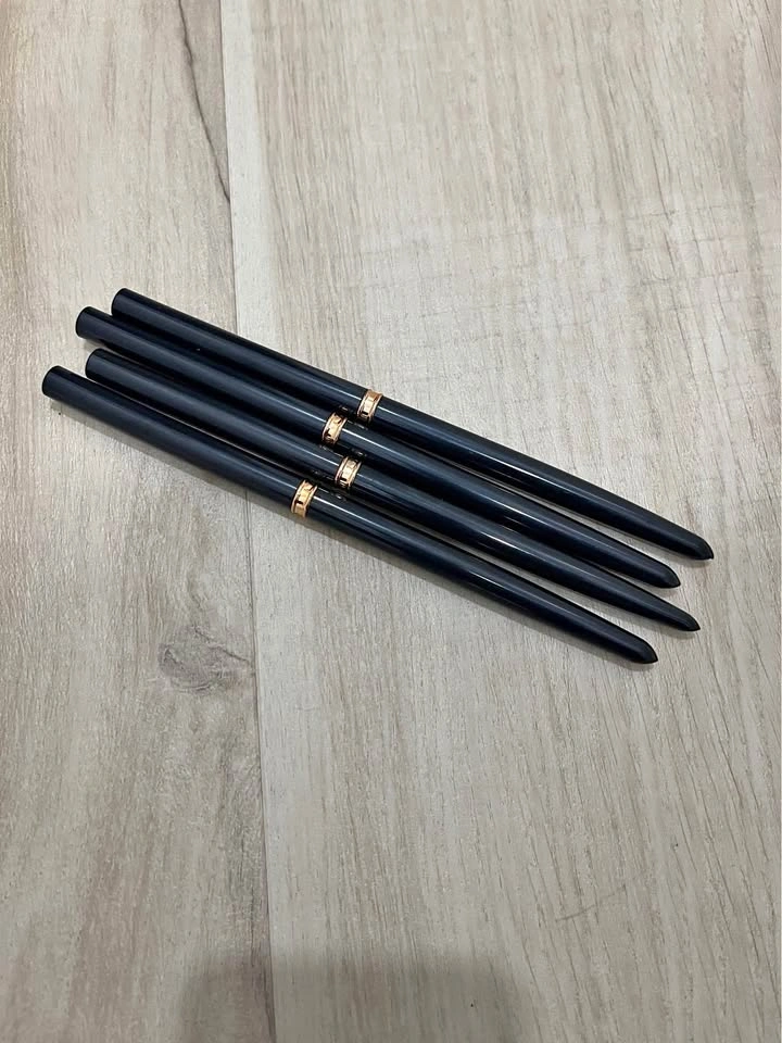 Nail Art Brushes (with different lengths and sizes)