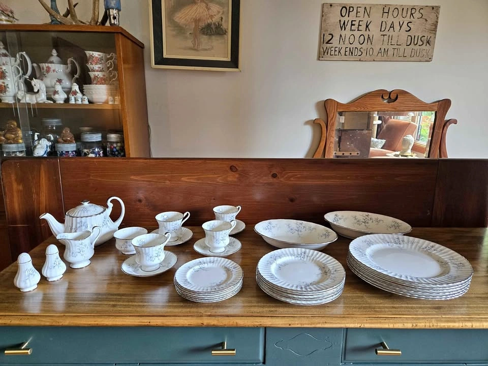 PARAGON "BRIDE'S CHOICE" Tea and dinnerware Set