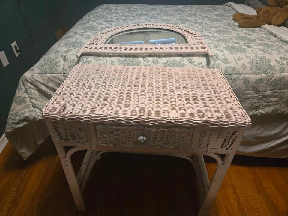Vintage Wicker Vanity Desk with Arched Mirror - photo 5