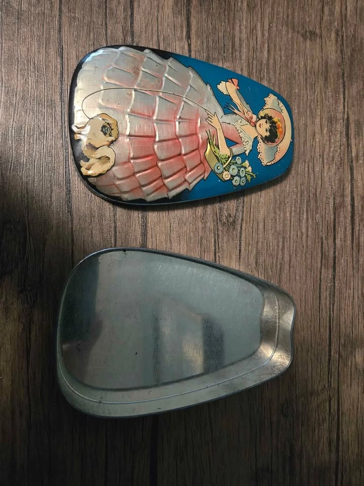 Vintage Metal Trinket Tin with Victorian Lady and Dog - photo 4