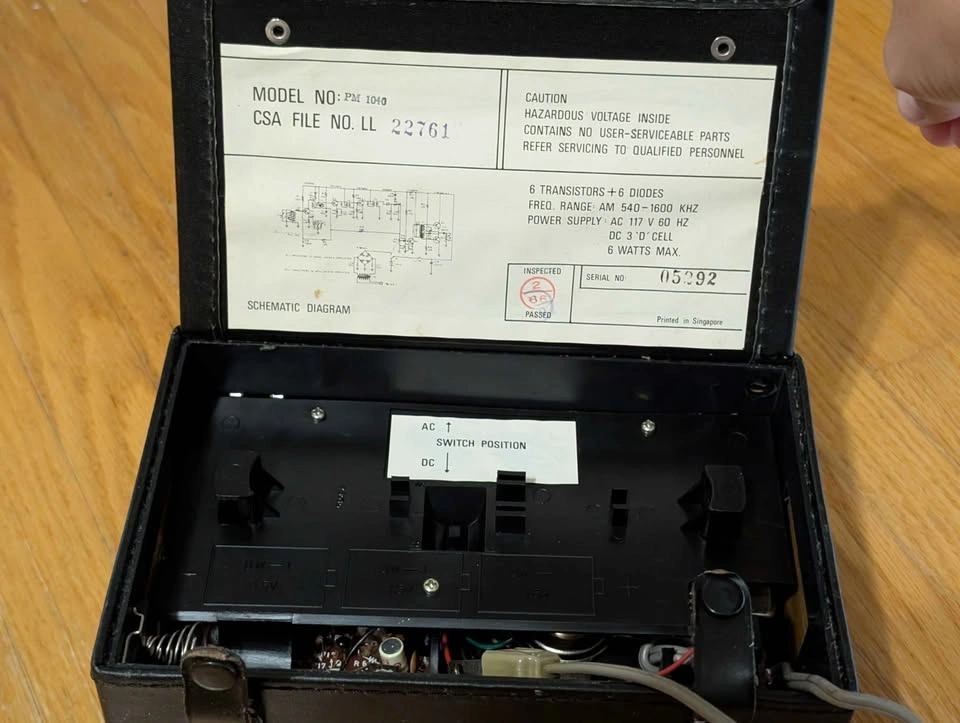 Vintage Play-Mate Dual Power AM Radio - photo 3