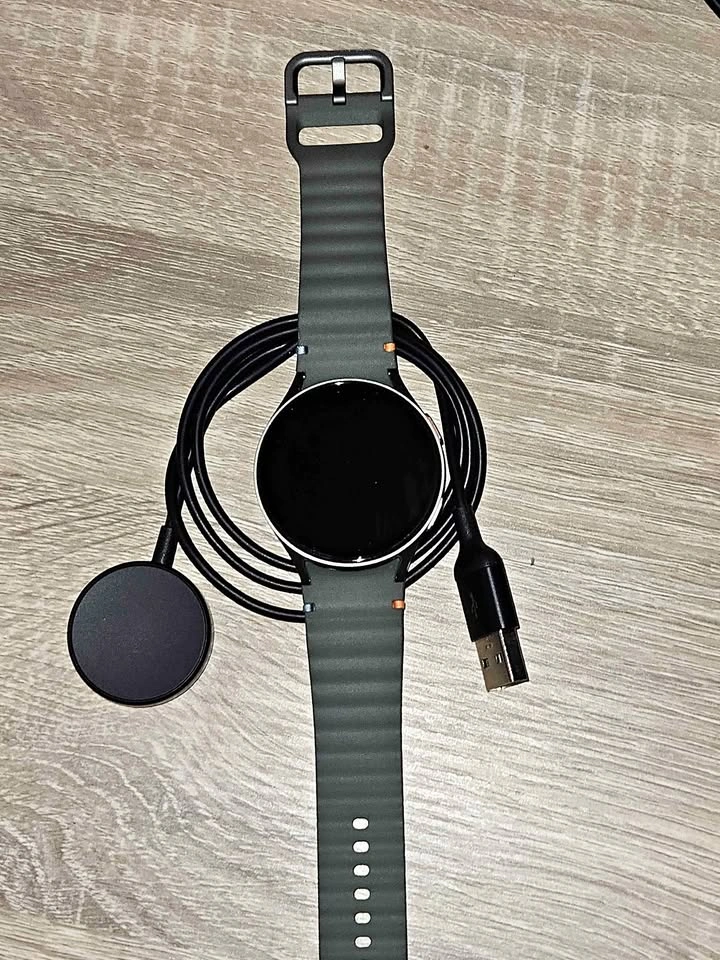 Samsung Galaxy Watch 7 44mm (Green) – Mint Condition