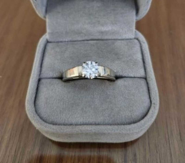 .77 F VS1 Ideal cut Natural diamond engagement ring
