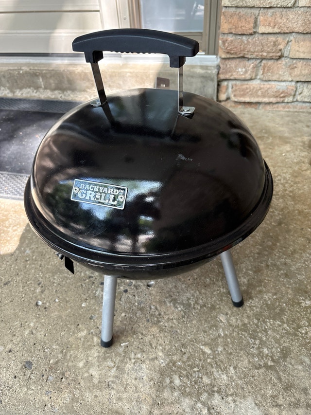 Backyard BBQ 14-Inch Portable Charcoal Kettle Grill