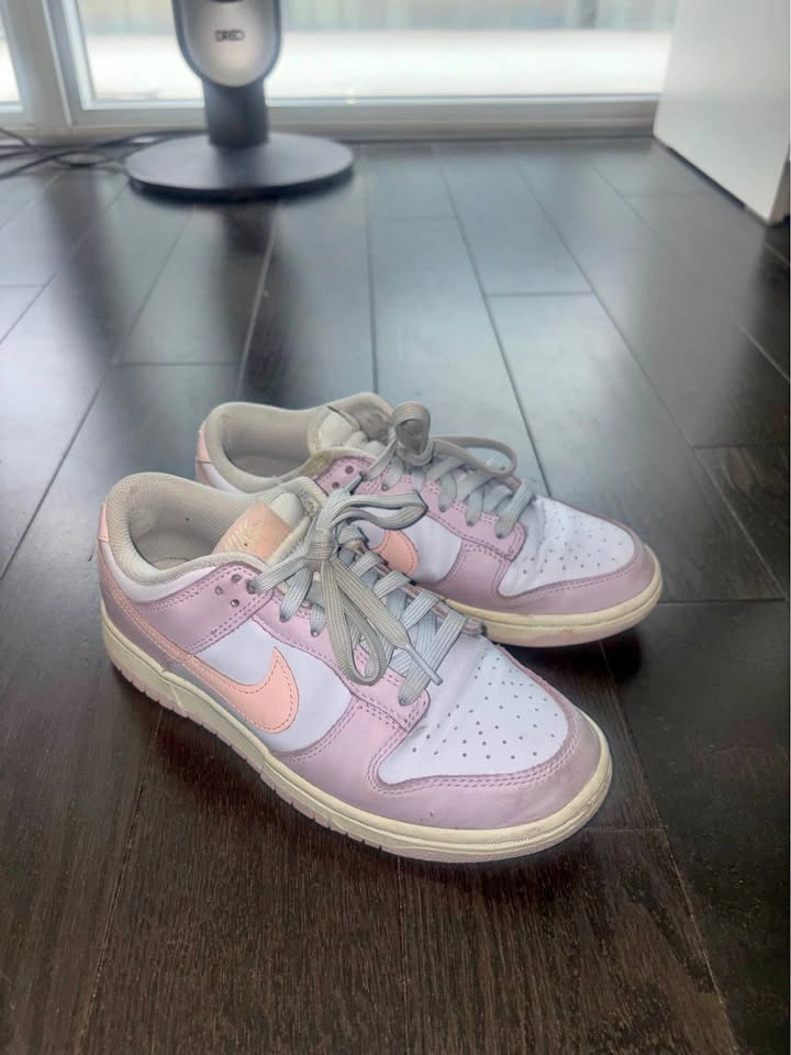 Nike Dunks Easter Limited Edition
