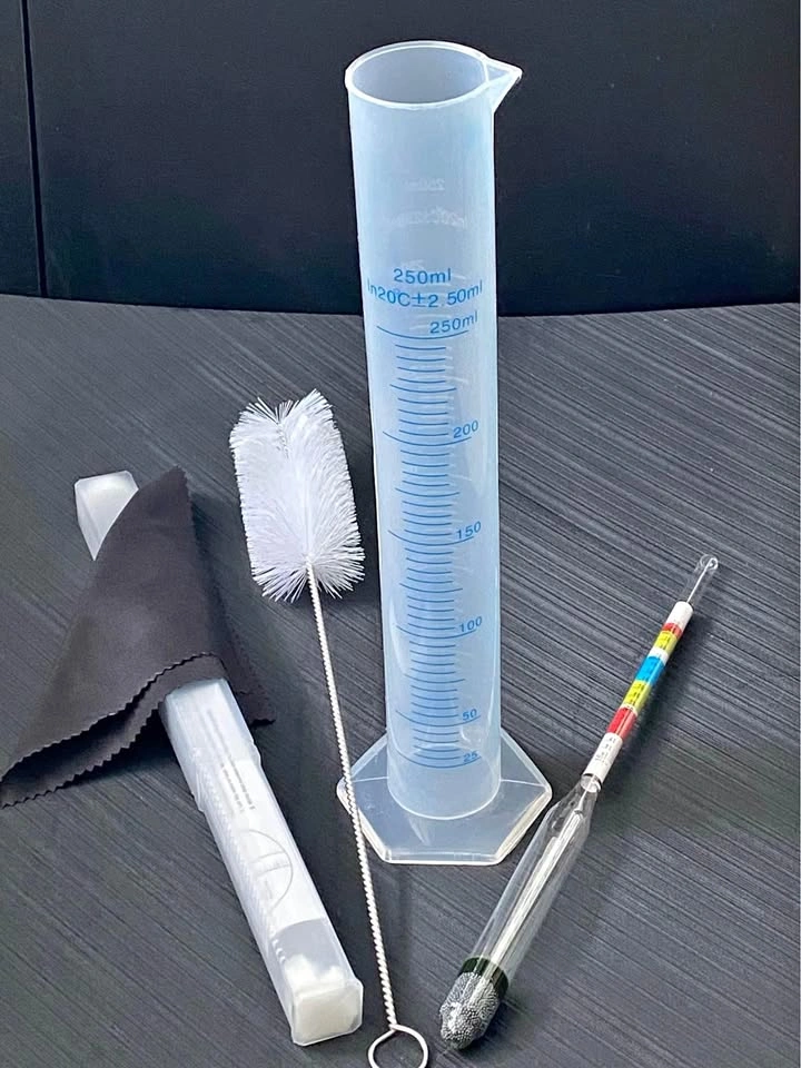 Hydrometer & 250mL Graduated Cylinder for Home Brewing