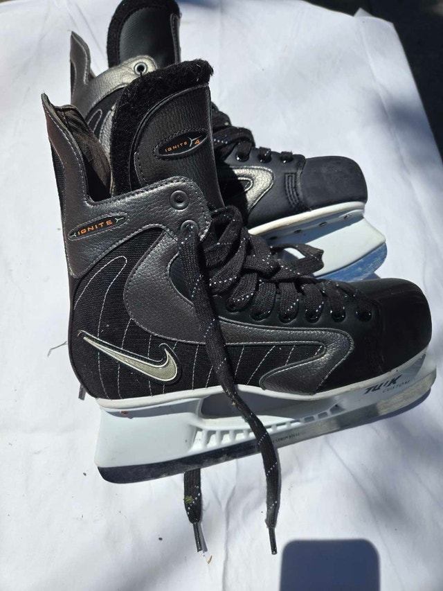 NIKE IGNITE ADULT HOCKEY SKATES