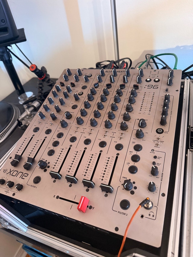 Allen & Heath Xone:96 + Boss DD-7 + Boss RC-1 + ProX Case
