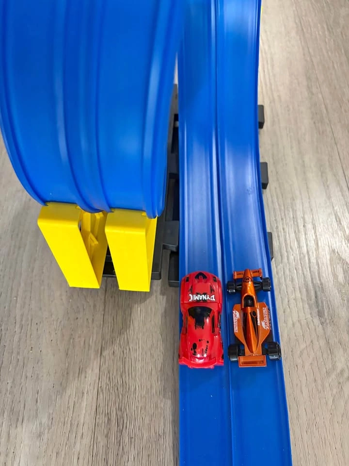 Flexible Blue Racing Track Set with 2 Toy Cars