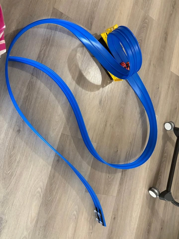 Flexible Blue Racing Track Set with 2 Toy Cars - photo 2