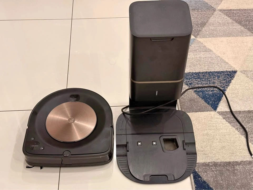Roomba S9+ robot vacuum