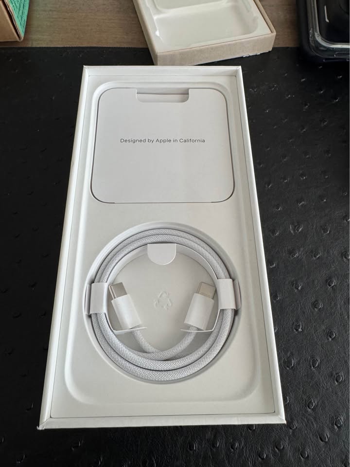 (Brand New) iPhone 15 Pro Max 256gb White Titanium - photo 3