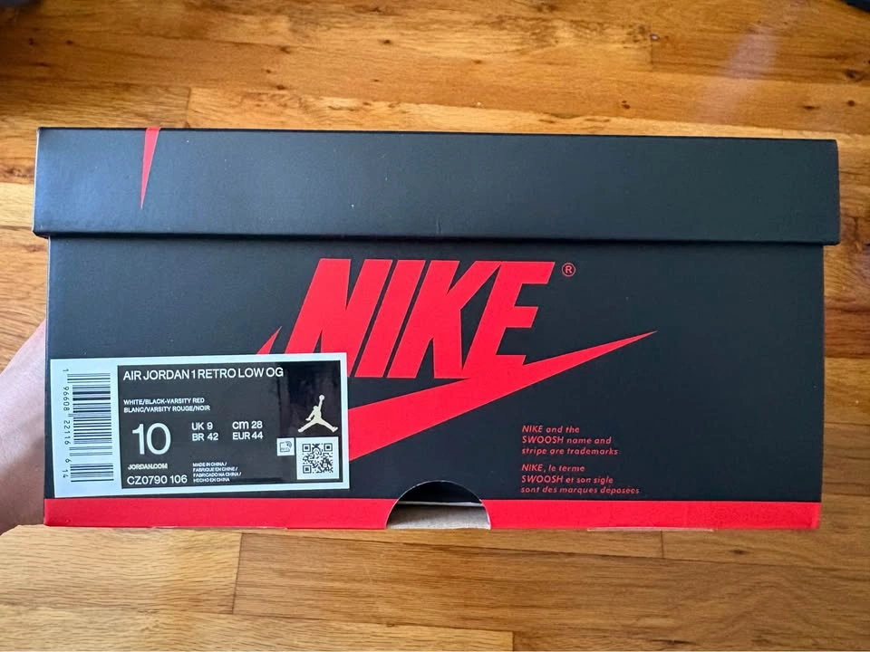 Air Jordan 1 Low OG Black Toe - photo 2