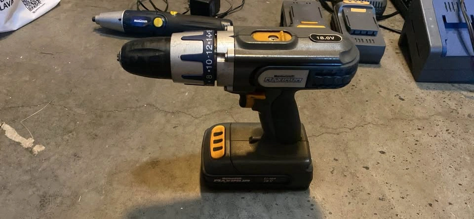 Mastercraft Maximum 18V Cordless Drill, Light, and Screwdriver - photo 3