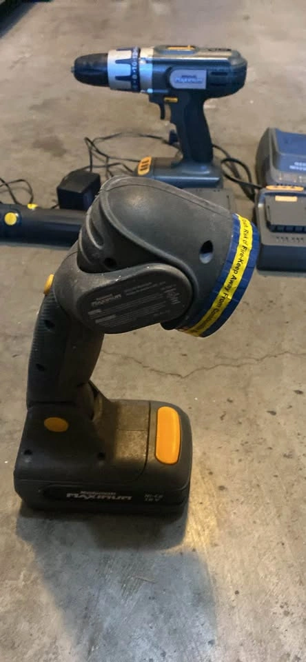 Mastercraft Maximum 18V Cordless Drill, Light, and Screwdriver - photo 4