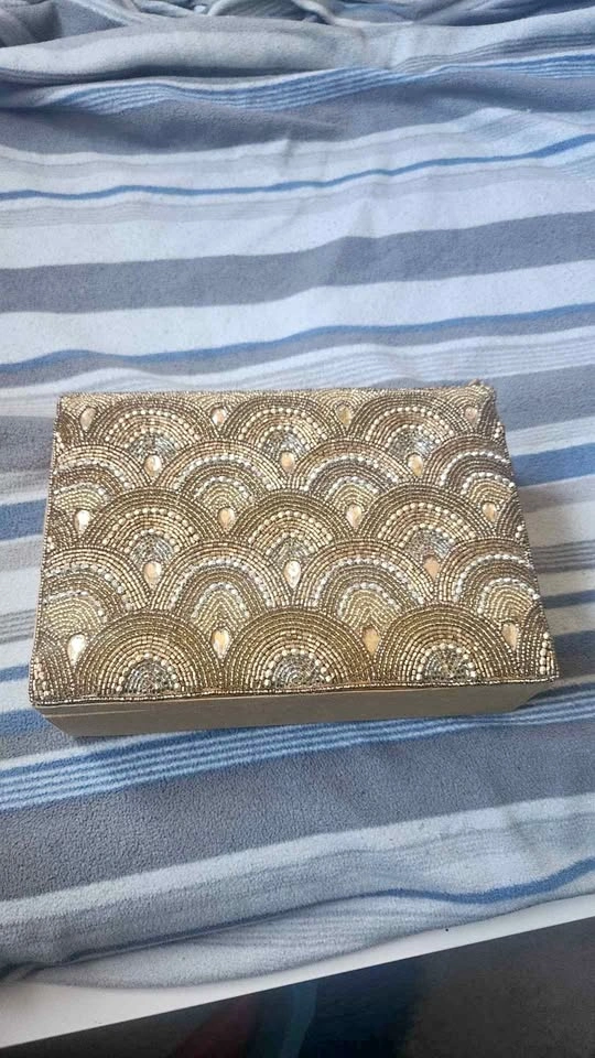 Gold box