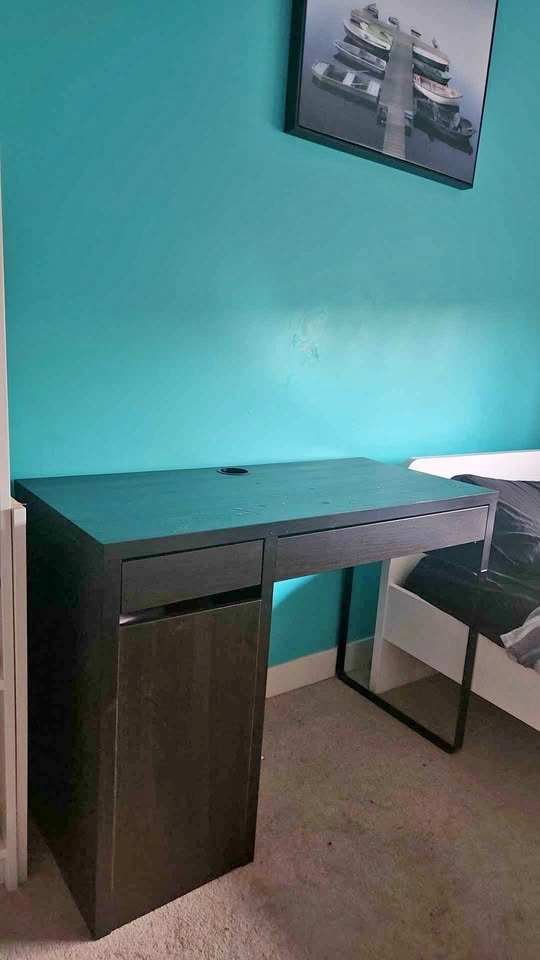 IKEA Micke table
