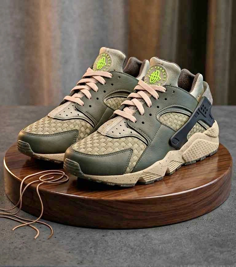 Nike Air Huarache Crater Premium in "Cargo Khaki/Limestone" Size