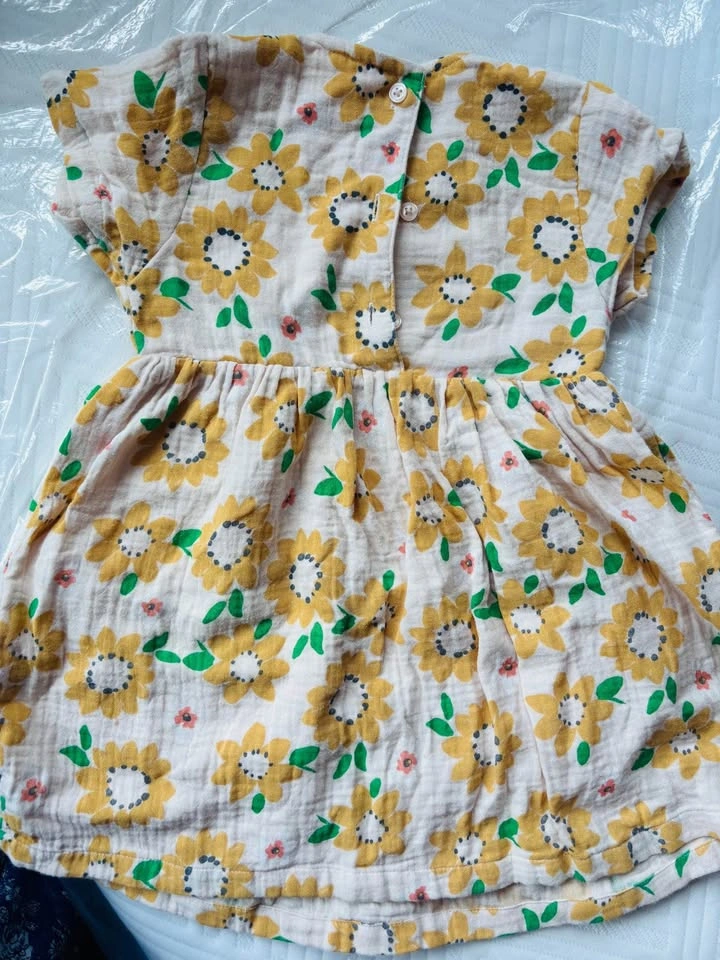 M&S, H&M & Carter's Baby Dresses Bundle - photo 3