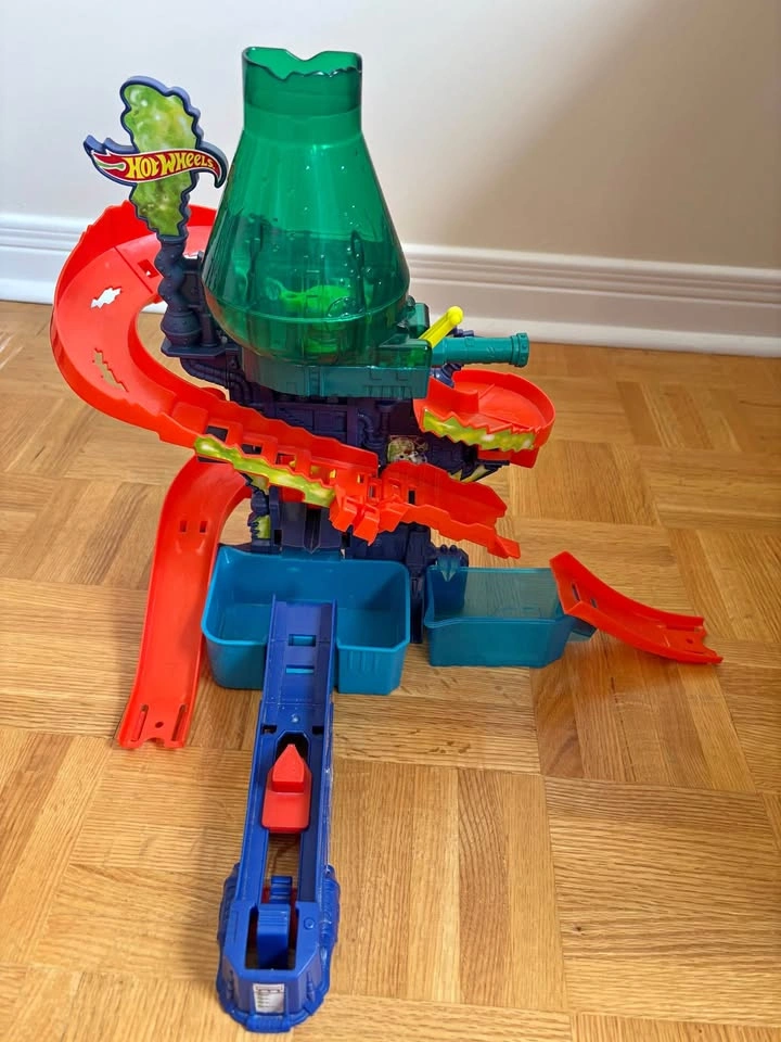 Hot Wheels Color Shifters Color Splash Science Lab Playset