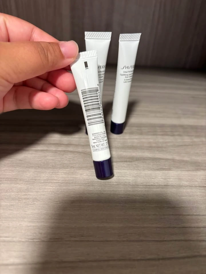 Shiseido Vital Perfection Uplifting and Firming Eye Cream 15ml - photo 2