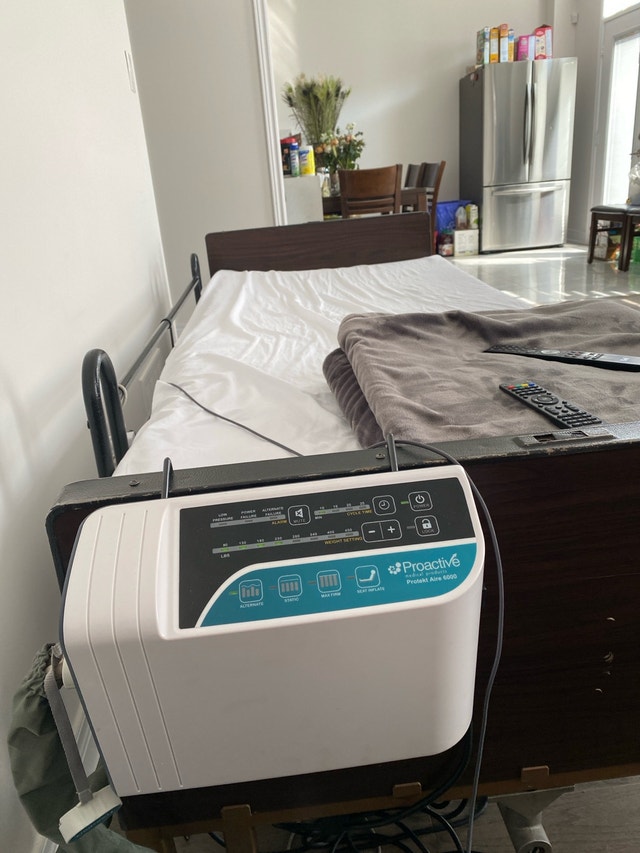 Proactive Medical Protekt Aire 6000 Electrical Hospital Bed