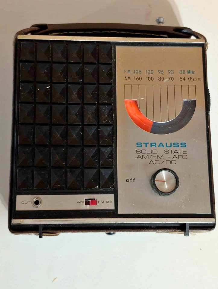 Vintage Strauss Solid State AM/FM Radio