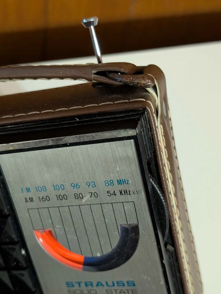 Vintage Strauss Solid State AM/FM Radio - photo 3