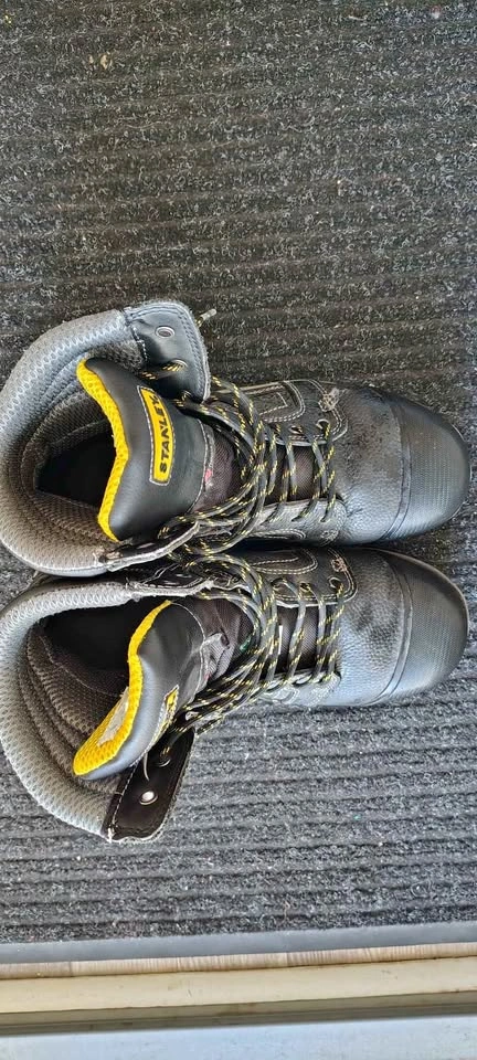 Work Boots / Industrial safety boots