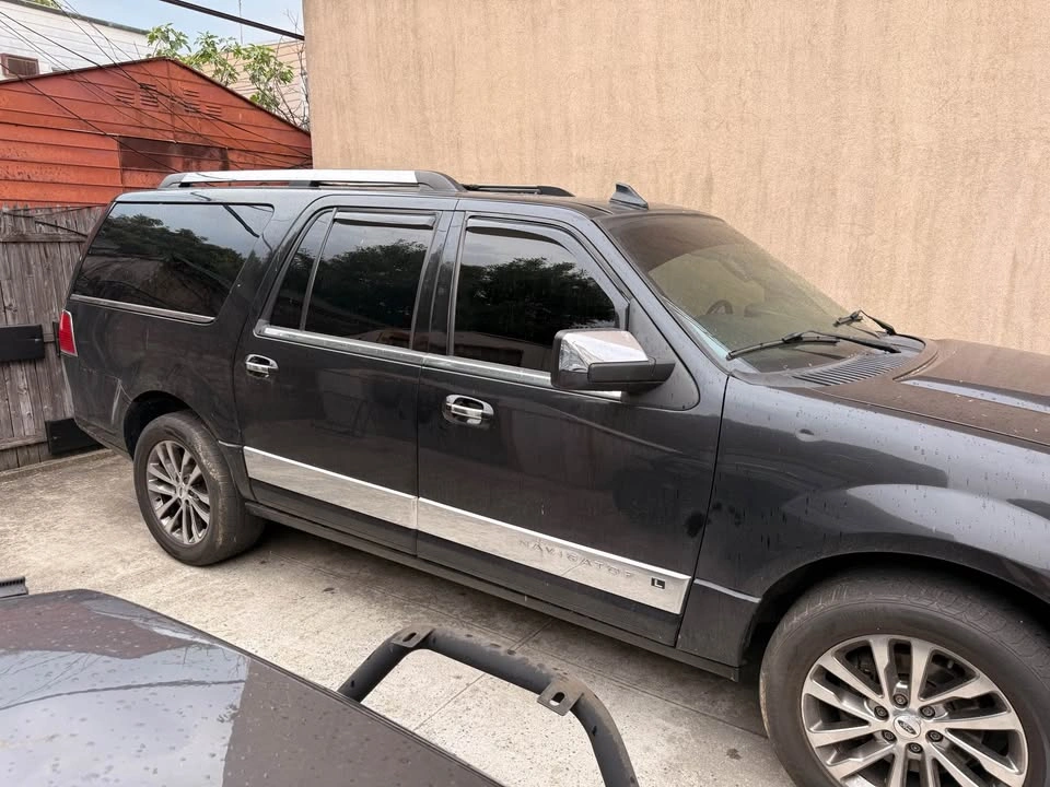 2012 Lincoln Navigator L - photo 2