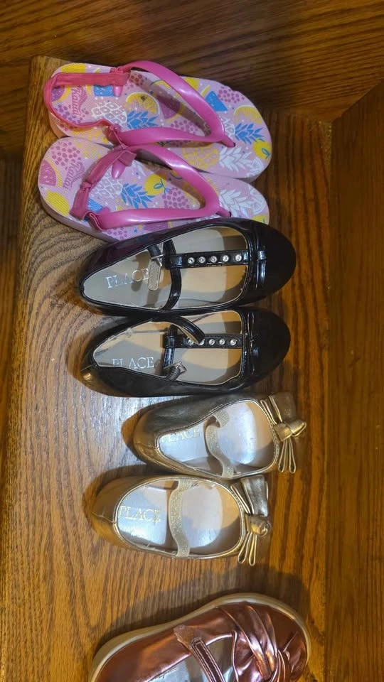 Barely used Toddler Girl Shoe Bundle (Size 4-7) - photo 2