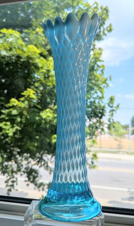 Vintage Blue NORTHWOOD Diamond Optic OPALESCENT Swung Vase - photo 2