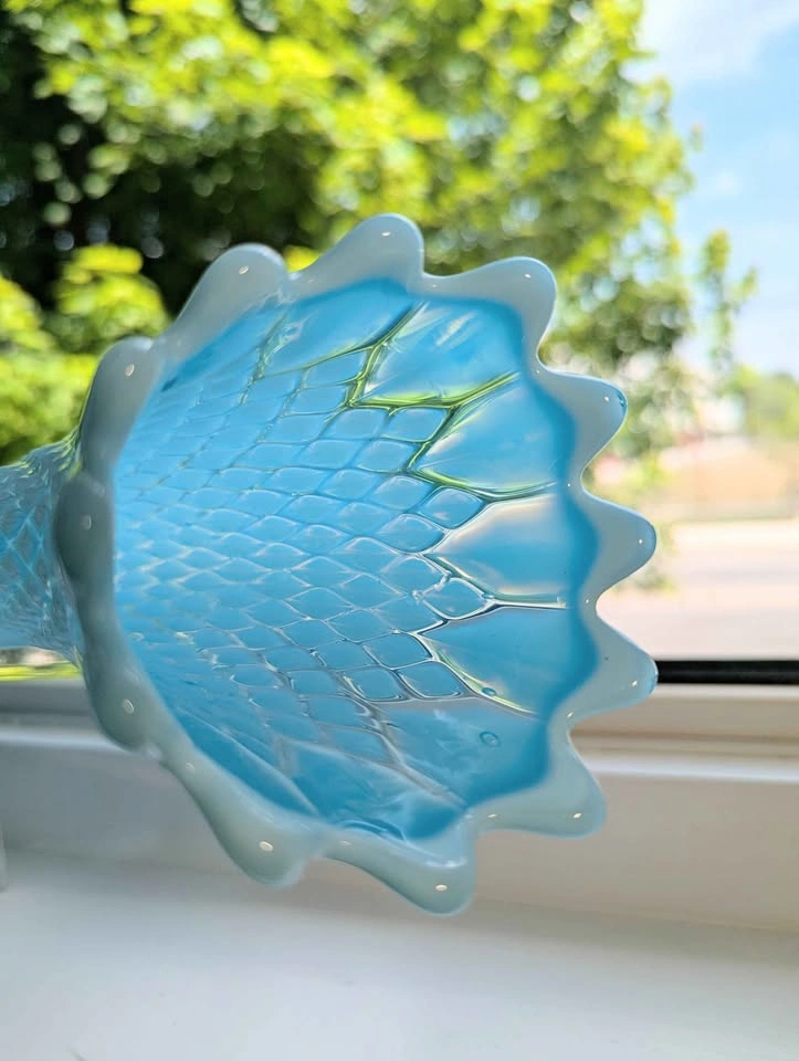 Vintage Blue NORTHWOOD Diamond Optic OPALESCENT Swung Vase - photo 4