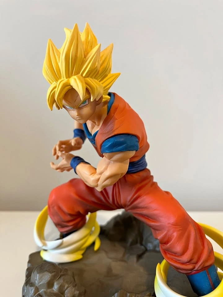 Dragon Ball Super Saiyan Son Goku Figure (Excellent Condition)