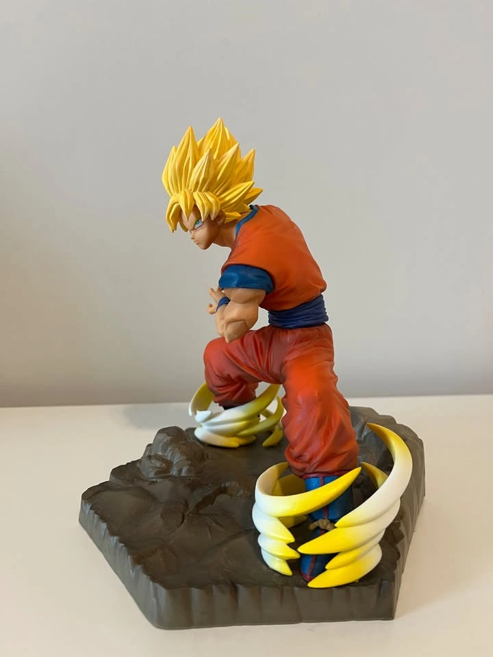 Dragon Ball Super Saiyan Son Goku Figure (Excellent Condition) - photo 3