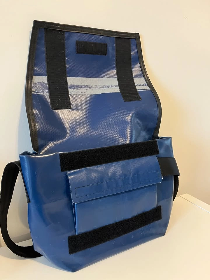 Freitag F13 TOP CAT Messenger Bag - Blue (Excellent Condition) - photo 3